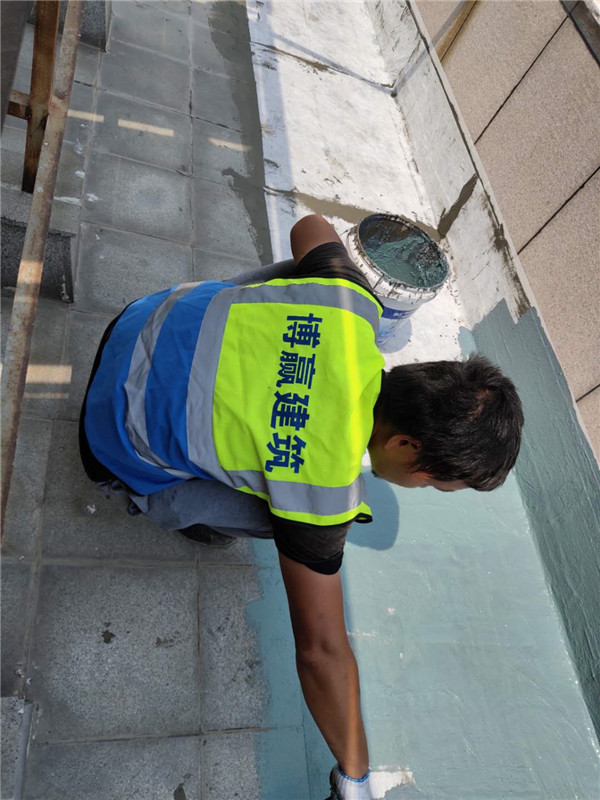 高端別墅石材屋面滲漏水維修現(xiàn)場(chǎng)施工圖片1